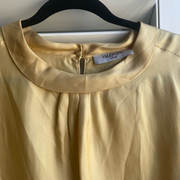 Gorgeous vintage Valentino light yellow mixed-silk blouse - Picture 3 of 9